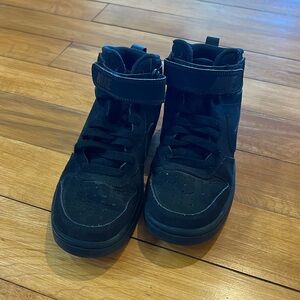 Nike court high top barely used unisex